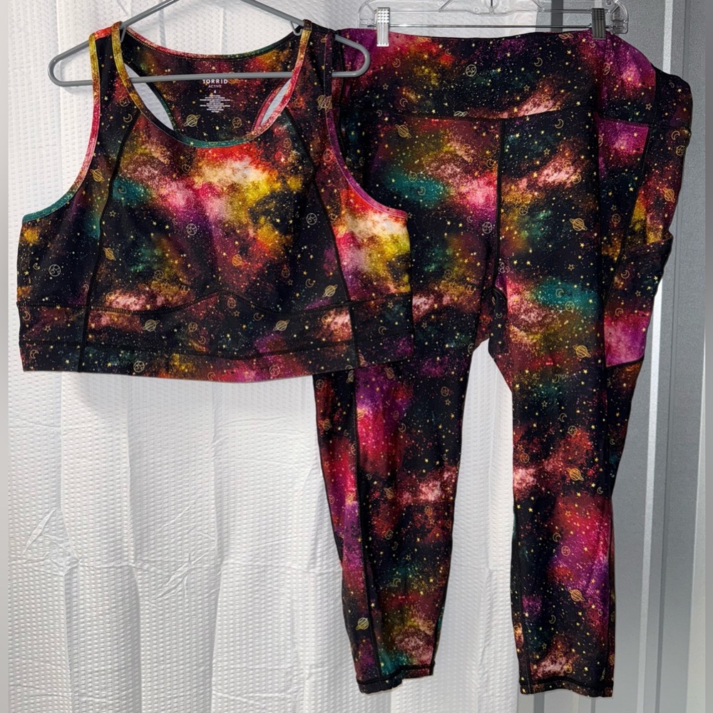 Torrid Active celestial galaxy print sports bra and matching leggings size 4